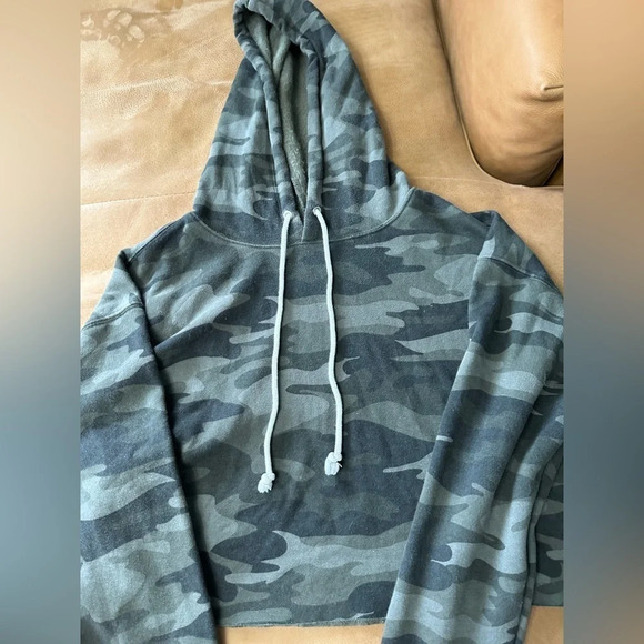Women’s Target Wild Fable Crop Camo Hoodie Size Large - Picture 2 of 4